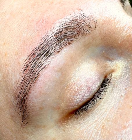 Testemonial-Foto, Frau nach Augenbrauenlifting