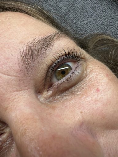 Testemonial-Foto Frauenauge Wimpern.- Lashlifting